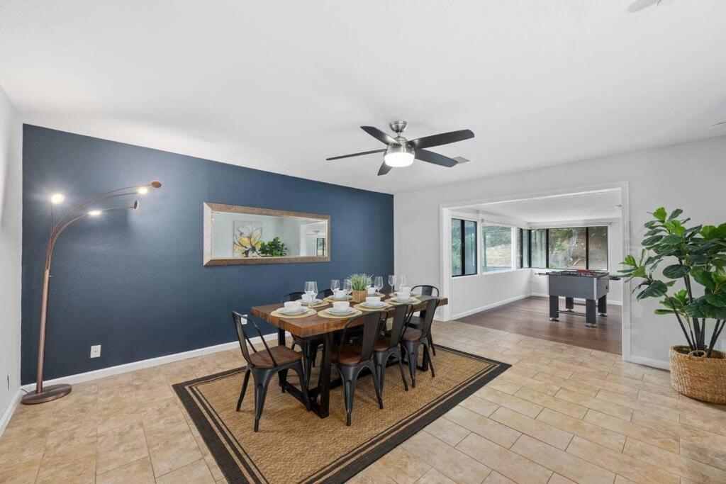 4 Bedroom With Game Room! Family Friendly! Centrally Located! *