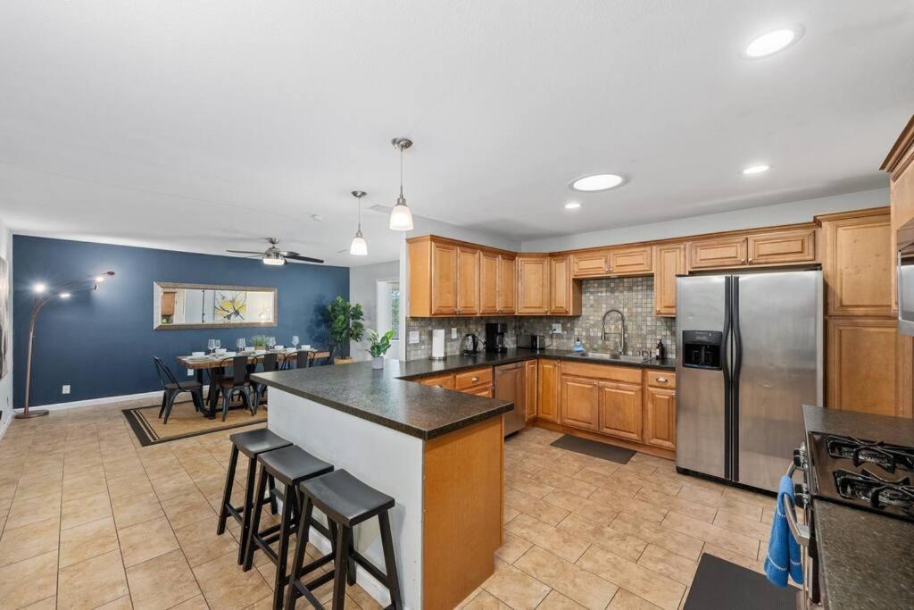 4 Bedroom With Game Room! Family Friendly! Centrally Located! * San Diego