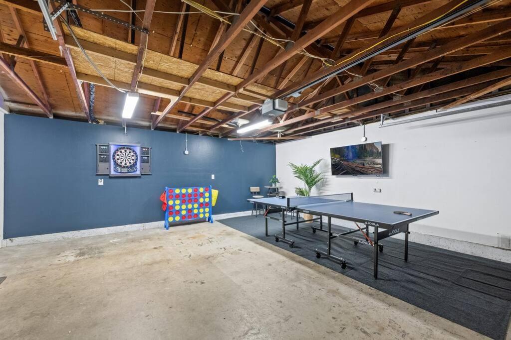 4 Bedroom With Game Room! Family Friendly! Centrally Located! Guest house *